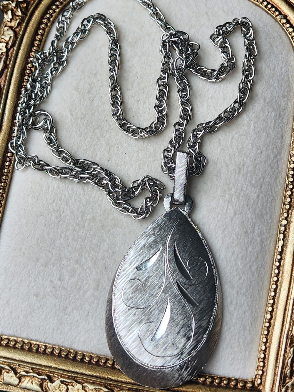 Vintage 1960s Silver Tone Etched Teardrop Pendant Long Chain Necklace
